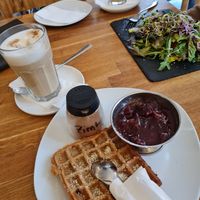 Vegane Waffel mit Zwetschgenkompott und veganer Kaffee at Cafe Flora in Bad Harzburg