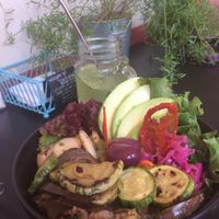Mediterranean salad bowl and lemonade at Cafe Vida in La Paz