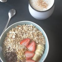 Snickers bowl and Chai latte at Cafe Vida in La Paz