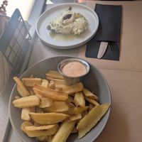Vegan tzatziki and crispy potatoes at ONO in Rhodes