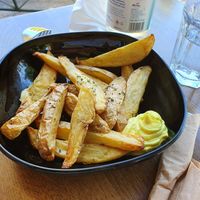 Las patatas, horneadas y nada grasientas at Veganaki in Athens