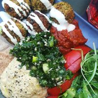 Falafel et crudités at Veganaki in Athens