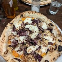 Vegan pizza at La Stella Nera in Berlin