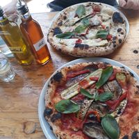 Pizza Verdura with and without vegan cheese at La Stella Nera in Berlin