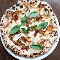 Pizza bianca carciofina piccante at La Stella Nera in Berlin