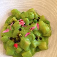 Gnocchis maison avec sauce de pois et perles de sauce balsamique.

Handmade gnocchis with pea sauce and balsamic pearls. at Sense Eat in Paris