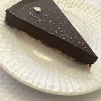Chocolate cheesecake + salt at Veganeats Caffe in Lisbon