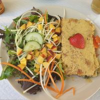 Alheira gratin with salad and half a strawberry (???) at Veganeats Caffe in Lisbon