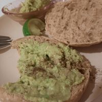 Bread w. Avocado & Lime at Veganeats Caffe in Lisbon