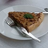 delicious fruit tarte at Veganeats Caffe in Lisbon