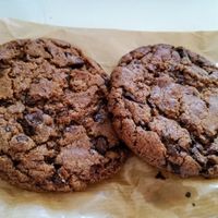 Chocolate and coffee cockies at Veganeats Caffe in Lisbon