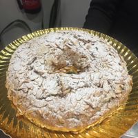 Cake at Veganeats Caffe in Lisbon