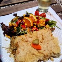 Delicious vegan "empadão" with salad at Veganeats Caffe in Lisbon