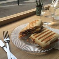 Grilled cheese sandwich with Italian-seasoned tofu at Oatmeal in Paris