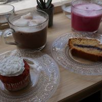 Banana cupcakes with vanilla frosting and Pound cake with blueberries.  at Oatmeal in Paris
