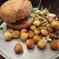 Funky deluxe burger at Funky Jungle in Mechelen