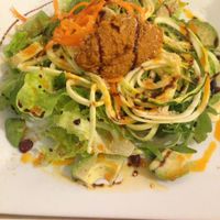 Ensalada crudivegana at Nomit in Valencia