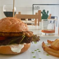 Prince burger with gluten-free roll at Nomit in Valencia