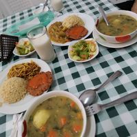 Súper rico y delicioso y el local muy limpio y aseado. Me encantó la barra de ensaladas. at Punto Verde in Cali