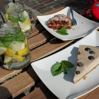 sugar-free banana cake and carrot cake at Zapalka Coffee in Bydgoszcz