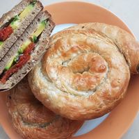 Vegan spinach bürek & vegan sandwhich with sundried tomatoes, humus and avocado! at backWERK - Griesgasse in Salzburg