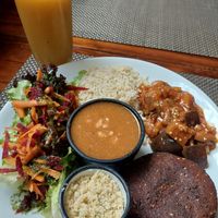 Lunch from various options + Juice = together 39,50 BRL at B-Vegan in Salvador