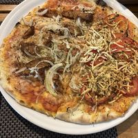 pizza meia calabresa meia tofu defumado   at B-Vegan in Salvador