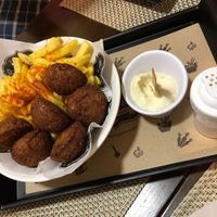 Falafel com fritas at B-Vegan in Salvador