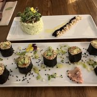 Entrées : sushi et tartare de courgettes  at Gioia Plant-Based Cuisine in Marbella