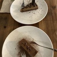 Desserts : tiramisu et tarte au caramel salé   at Gioia Plant-Based Cuisine in Marbella