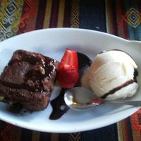 brownie con helado at Cafe Good in Banos