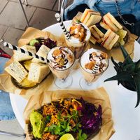 Milkshakes, nachos and club sandwich at Delivore Hornstull in Stockholm