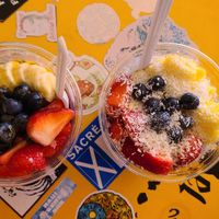 Left: granola, right: blue hawaiian at Wow Wow Hawaiian Lemonade in Kihei