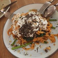 Espaguetis de boniato con crema de anacardos at The Green Spot in Barcelona