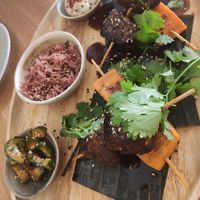 Brochetas de tempeh at The Green Spot in Barcelona