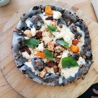 Carbon pizza at The Green Spot in Barcelona