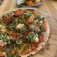 GF buckwheat pizza & sweet potato pasta with spinach & macadamia #Veganuary at The Green Spot in Barcelona