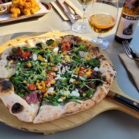 Spinacy pizza with Feta - check of the sharp knife! at The Green Spot in Barcelona