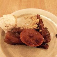 Gebackene Kaki und Birne mit Vanilleeis. Großartig! at The Green Spot in Barcelona