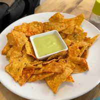Guacamole y nachos at Casa Vegana in Santa Cruz