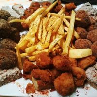 Variety of starters at Trivoli Vegan Kafeneio in Athens