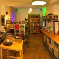 le salon de thé at Salon de the UniVert in Montignac