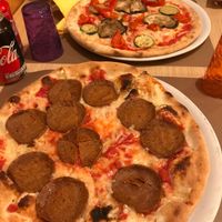 “Salami” and grilled veggie pizzas at Ai 6 Angoli in Brussels