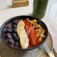 Açai bowl and Green Machinr smoothie   at Quinoa Cafe in Lima