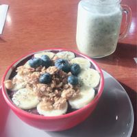 Acaí bowl and smoothie  at Quinoa Cafe in Lima