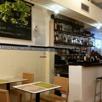 Internal view of the restaurant at Yanten Veggie Bar in Madrid