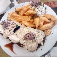 Chorizo con patatas / Soy-based chorizo with french-fries at Yanten Veggie Bar in Madrid
