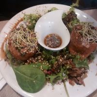 Inhary sushi de aguacate at Yanten Veggie Bar in Madrid