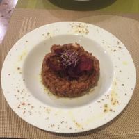 Beet risotto w/ beet chip garnish at Yanten Veggie Bar in Madrid