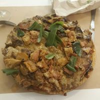 Pizza carniiivora at Yanten Veggie Bar in Madrid